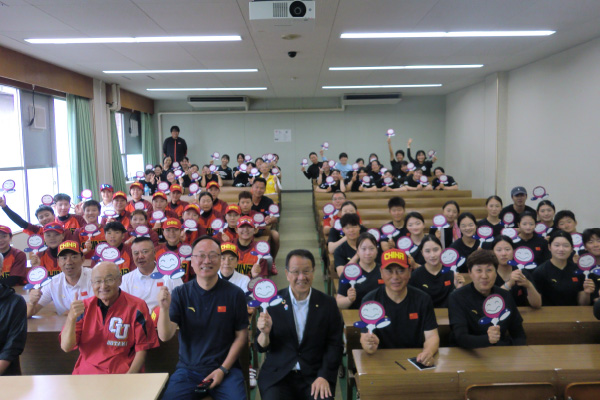 日中友好女子ソフトボール国際親善試合が本学で開催されました