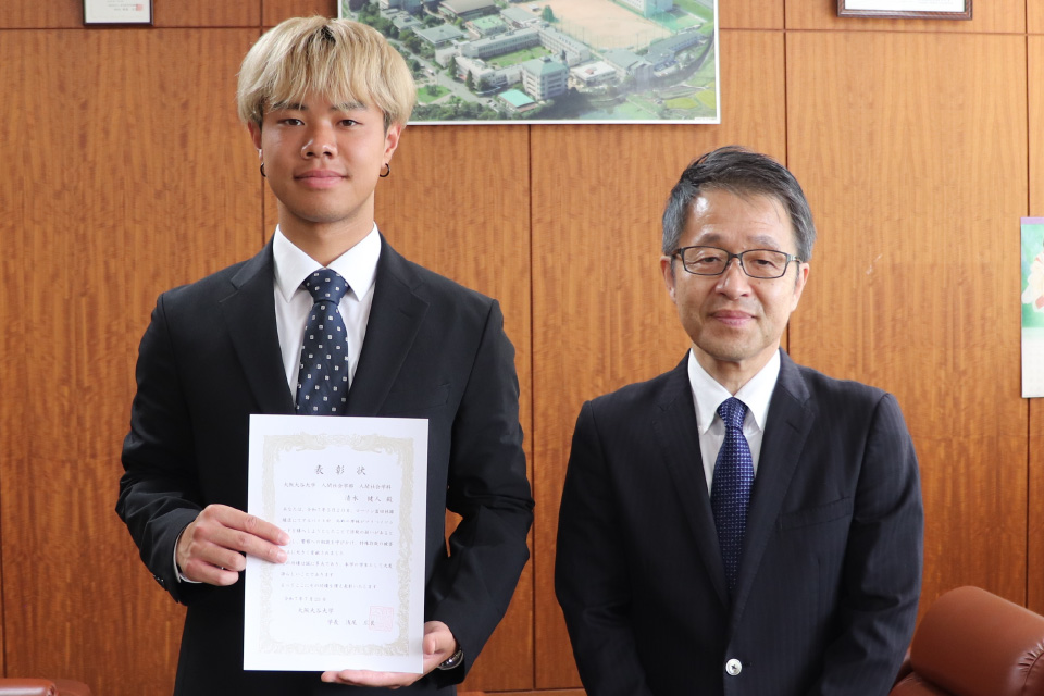 清水健人さんに学長表彰授与