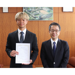 【人間社会学部 人間社会学科】清水健人さんに学長表彰授与